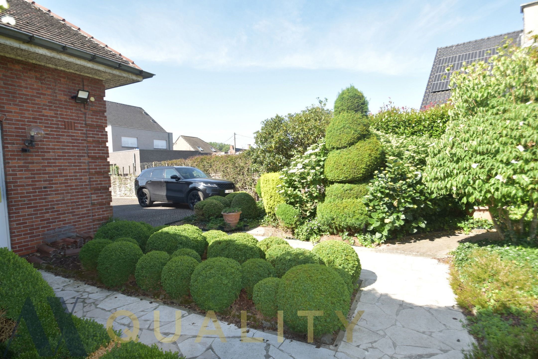 Tijdloze ruime villa met 5 slpk., dub. gar., tuin, tennisveld, polyvalente ruimte en vijver. foto 46