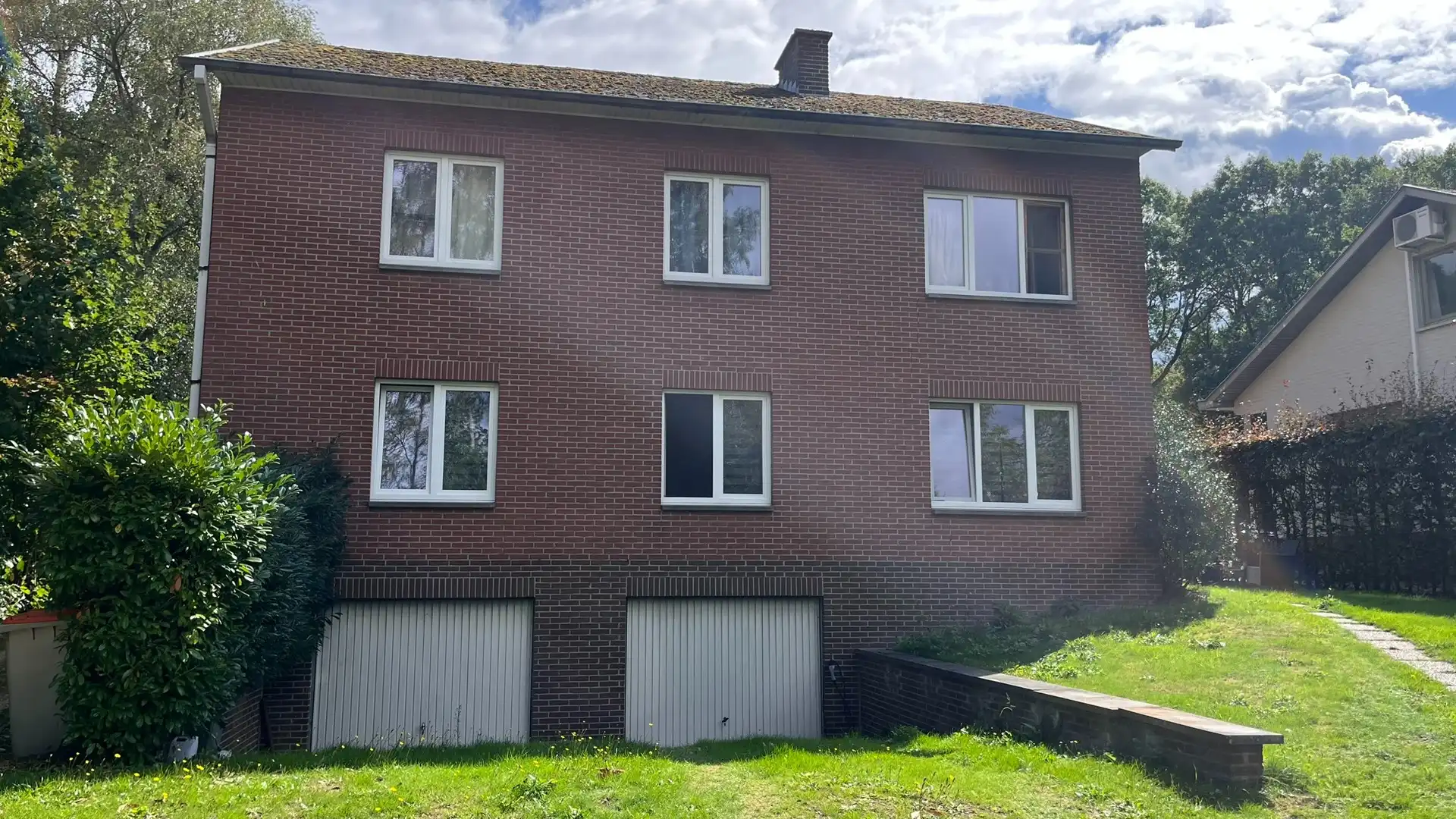 Gelijkvloers appartement met twee slaapkamers, tuin en garage. foto 16