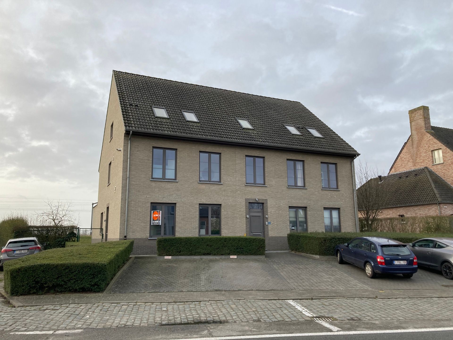 WICHELEN - Gelijkvloers appartement met tuin foto 2