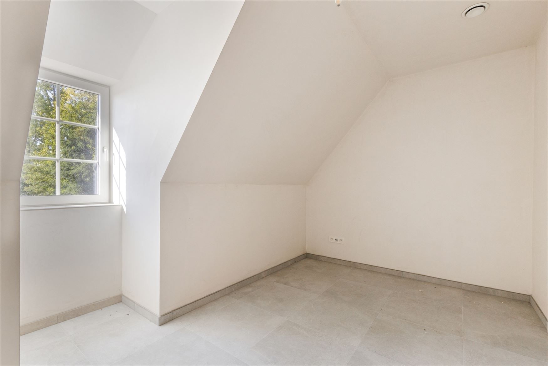 Zeer ruime nieuwbouwwoning gelegen op een groot zonnig perceel foto 11