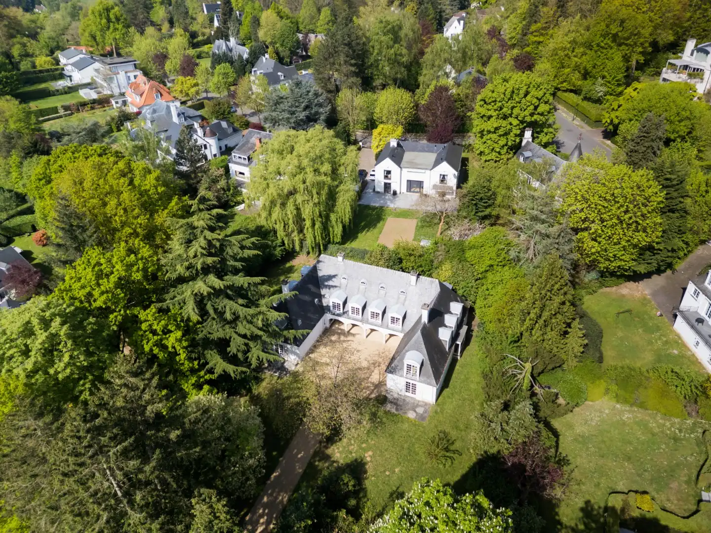 Een te moderniseren architecturale villa van ca. 700m² foto 2