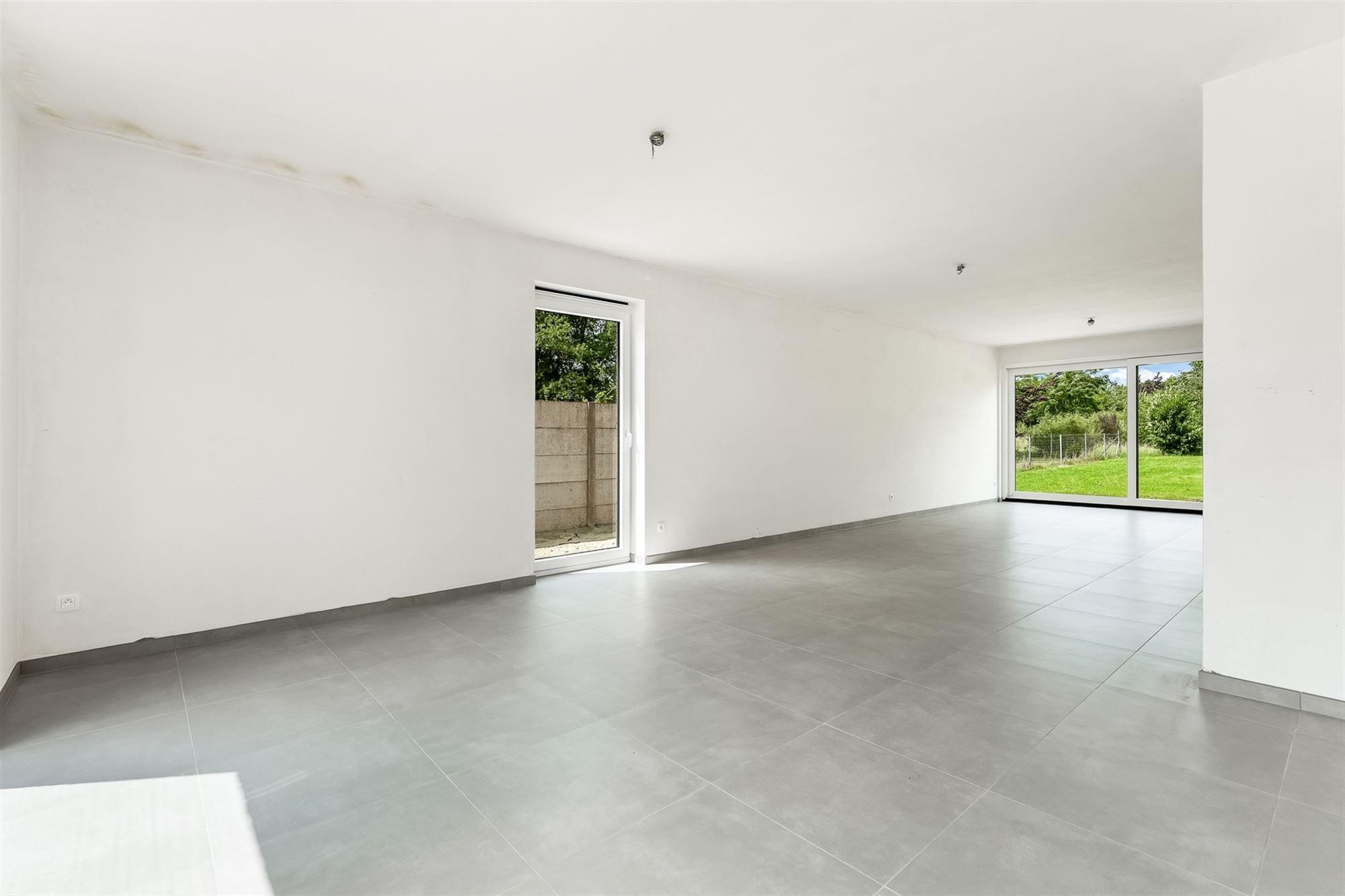 VOLLEDIG AFGEWERKTE NIEUWBOUWWONING IN DOODLOPENDE STRAAT foto 11