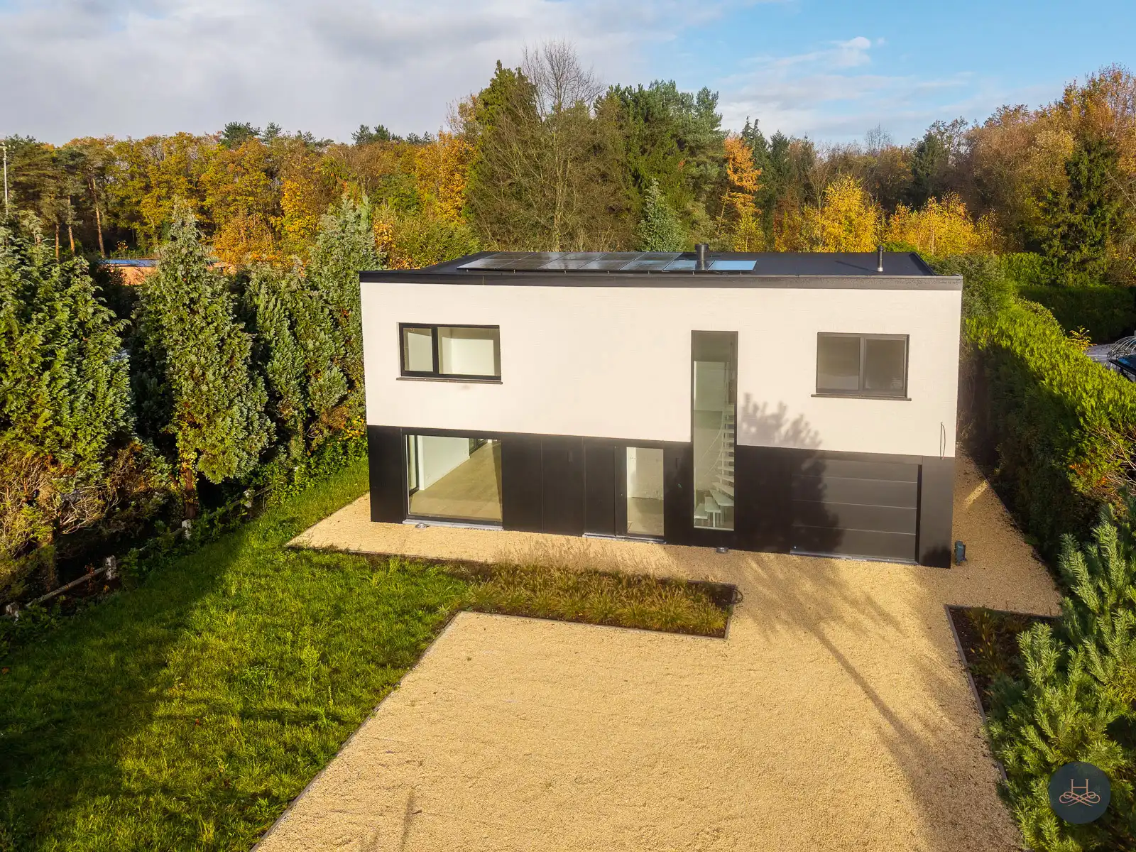 In het groen gelegen imposante vernieuwbouw  foto {{pictureIndex}}