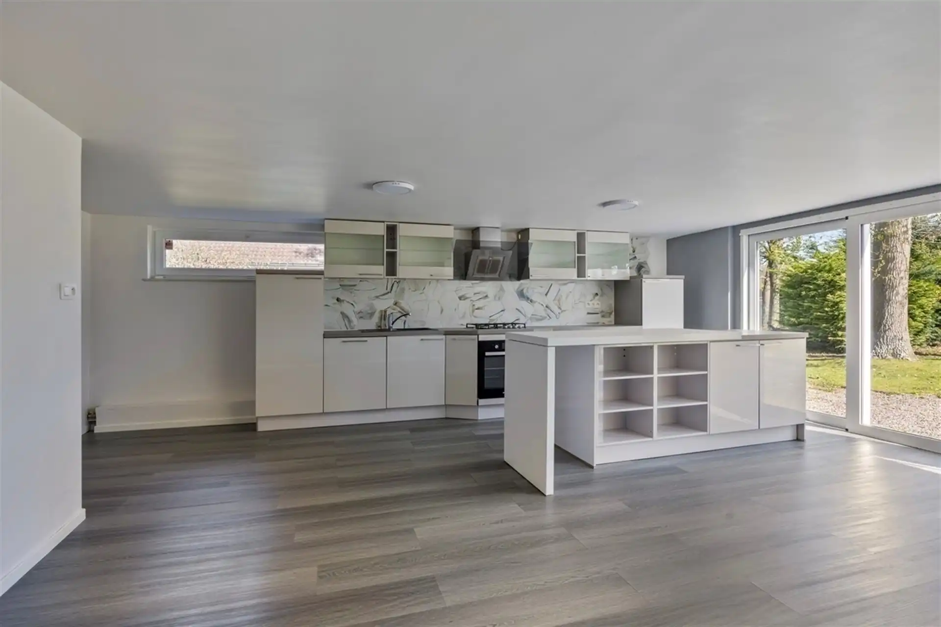 Ruime gerenoveerde villa met 4 slaapkmaers in residentiele wijk foto 19