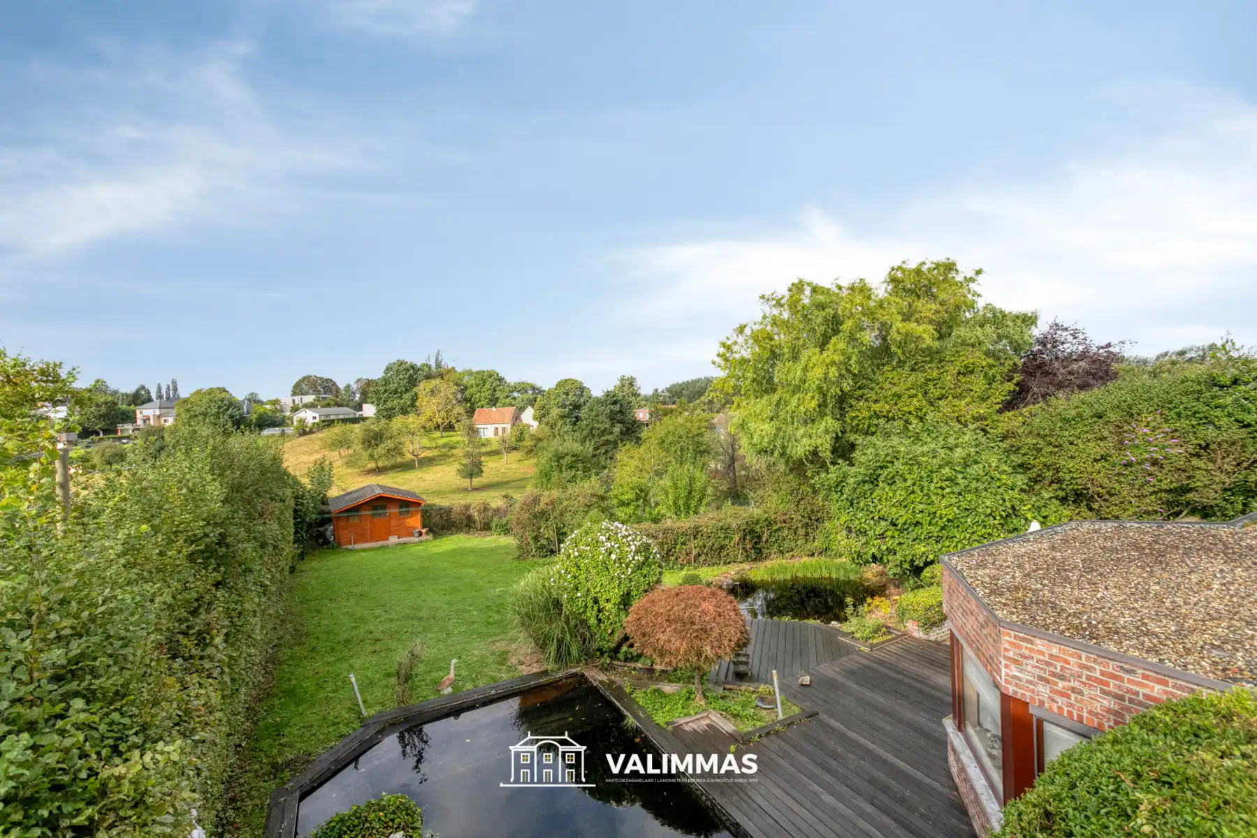 Zeer rustig gelegen villa met garage en tuin met zwemvijver foto 26
