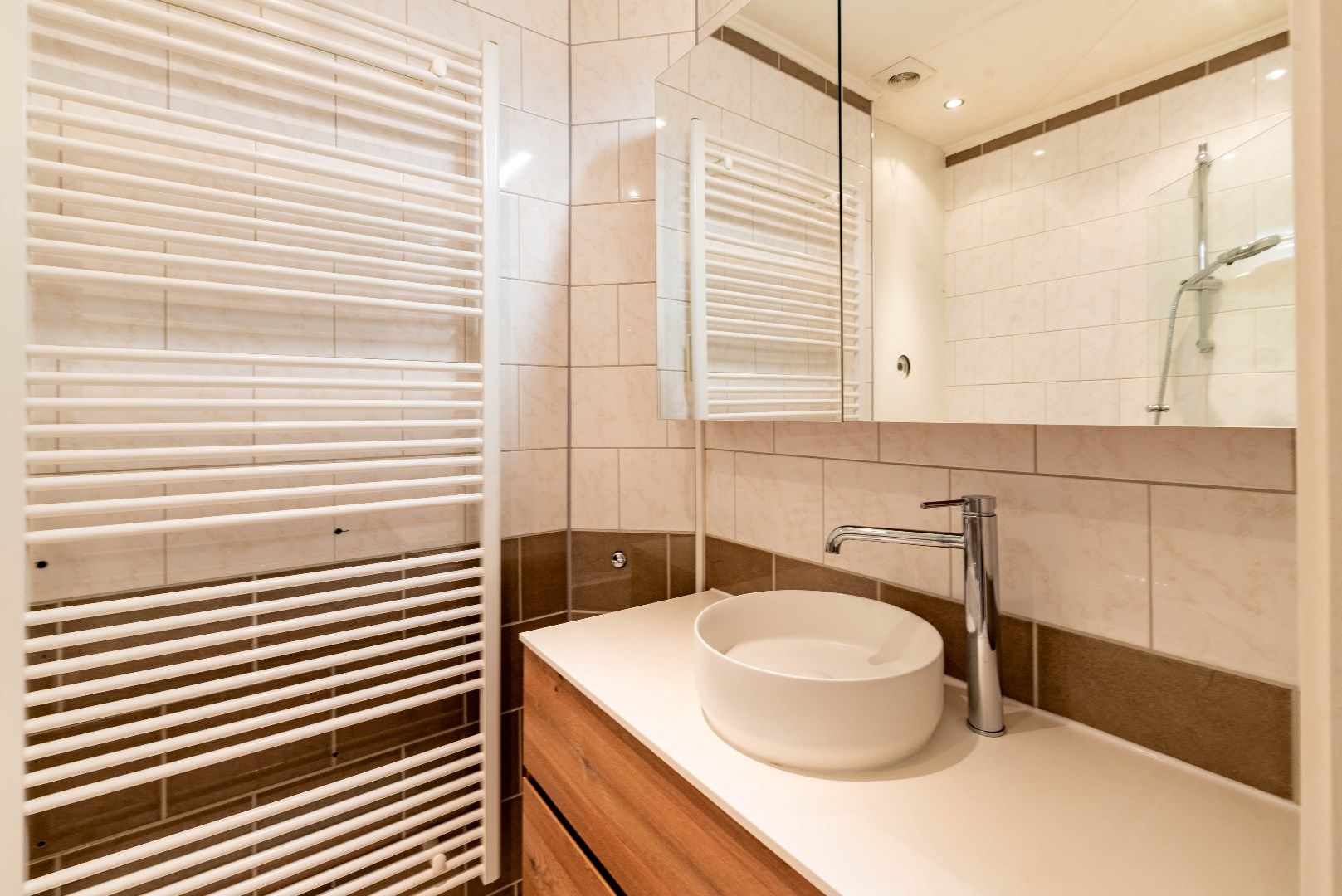 Stijlvol gerenoveerd appartement foto 16