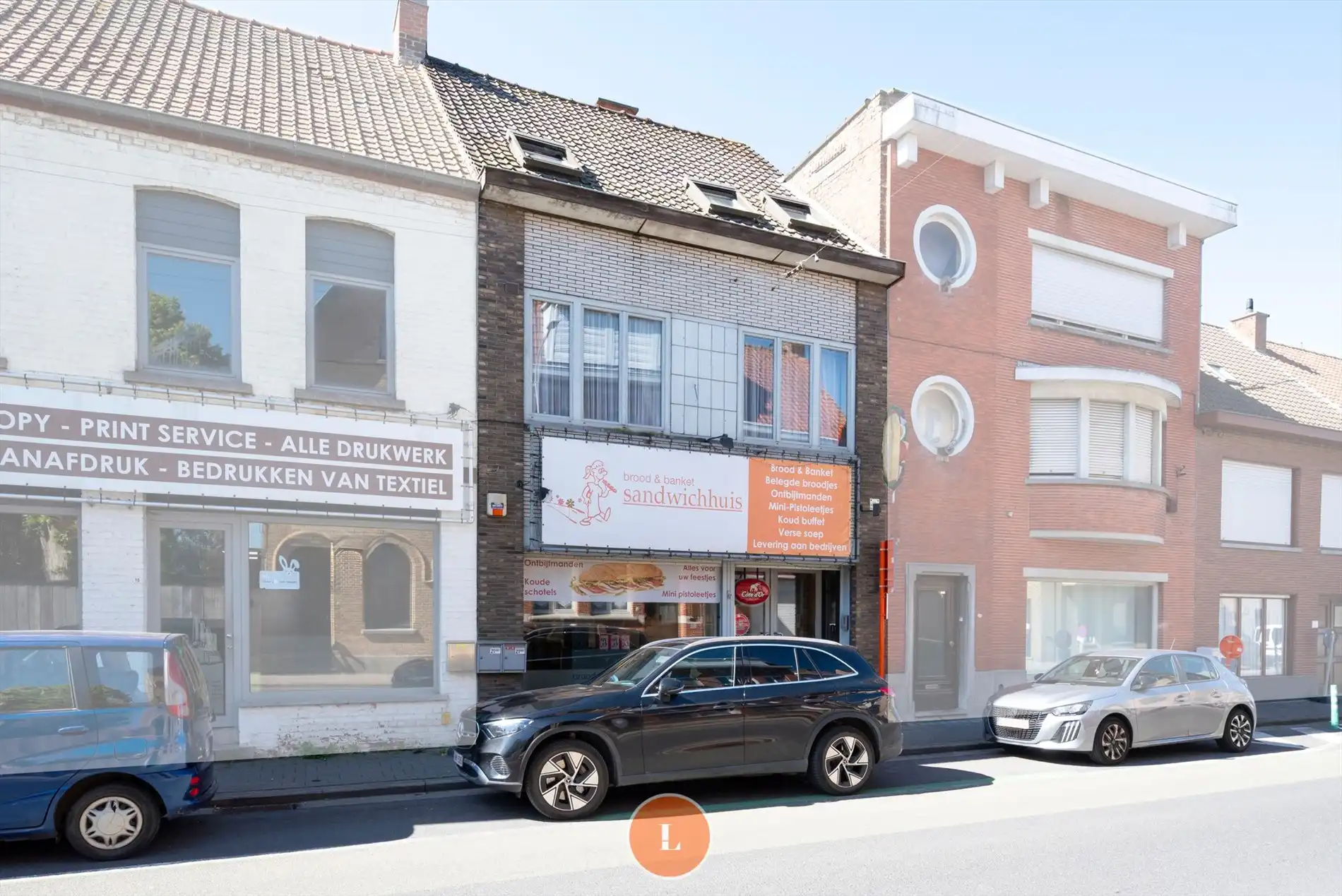 Handelspand met duplexappartement, tuin en garage in het hart van Lauwe foto 2