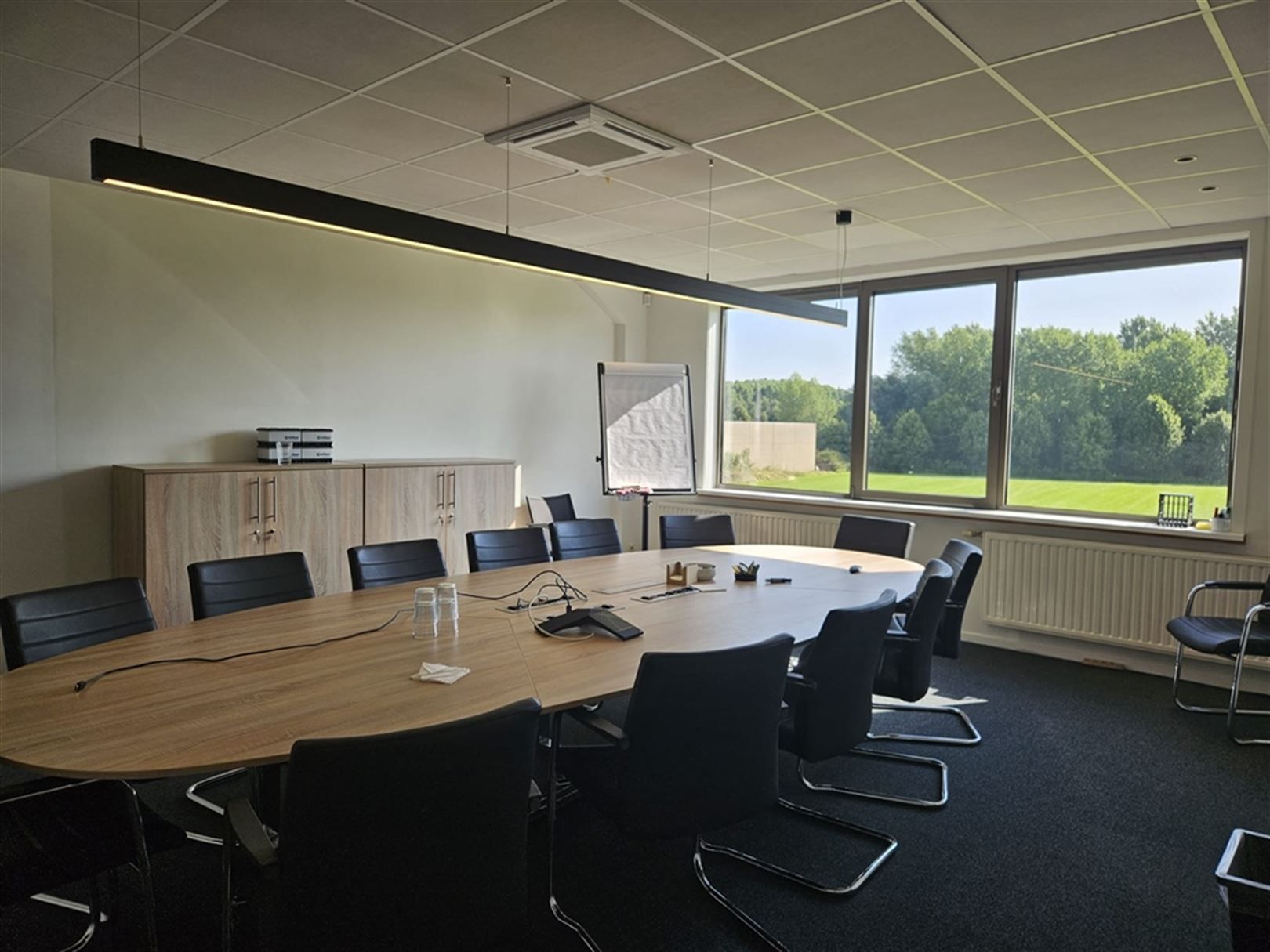 Magazijn met kantoren op topligging  foto 7