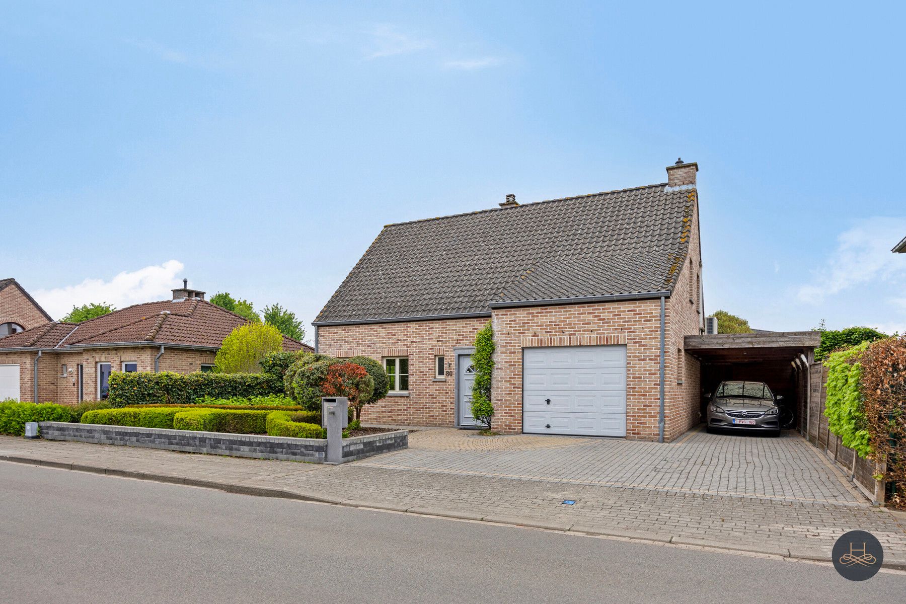 Rustig gelegen, gerenoveerde open woning met prachtige tuin foto {{pictureIndex}}
