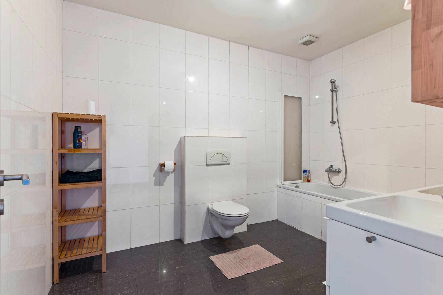 Zeer ruime gerenoveerde loft met staanplaats  foto 9