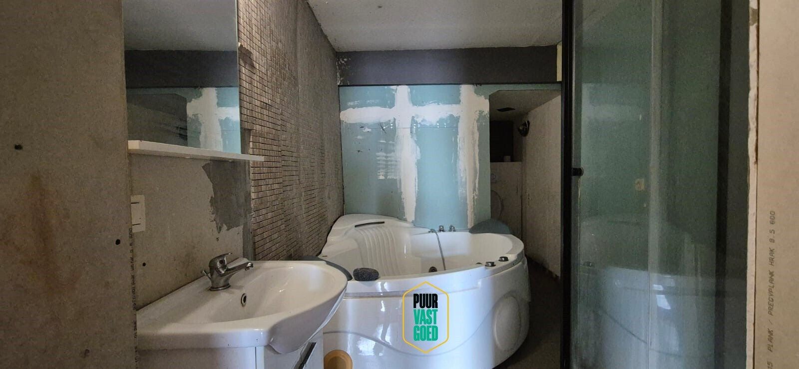 Welgelegen vlakbij Visartpark: grondig op te knappen huis met leuke tuin foto 8