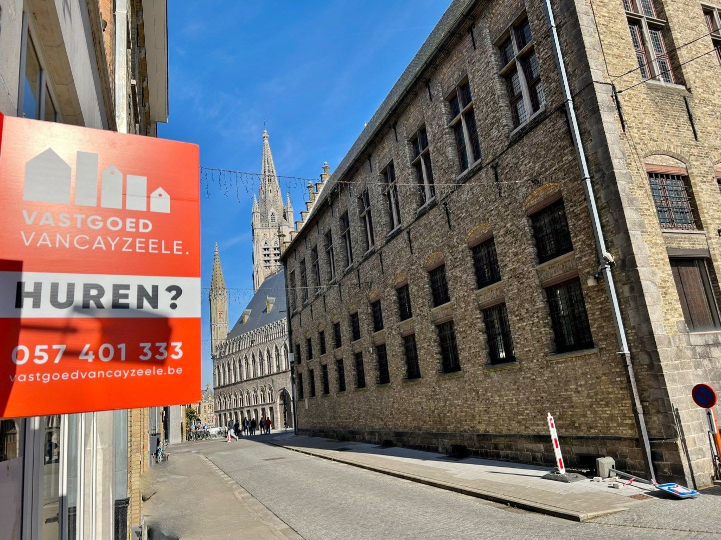 Karaktervolle rijwoning met terras in het centrum van Ieper foto 22