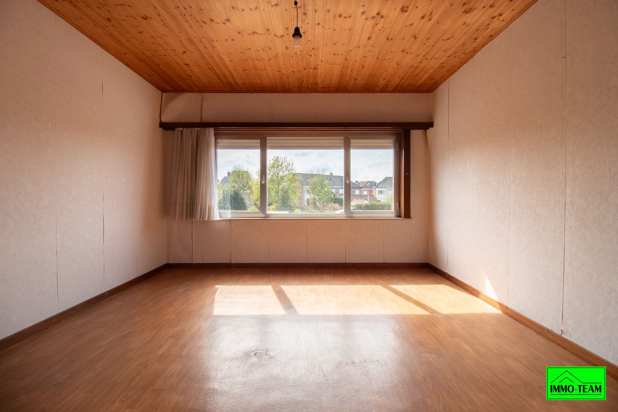Solide, goed onderhouden 2-gevelwoning met tuin en garage foto 15