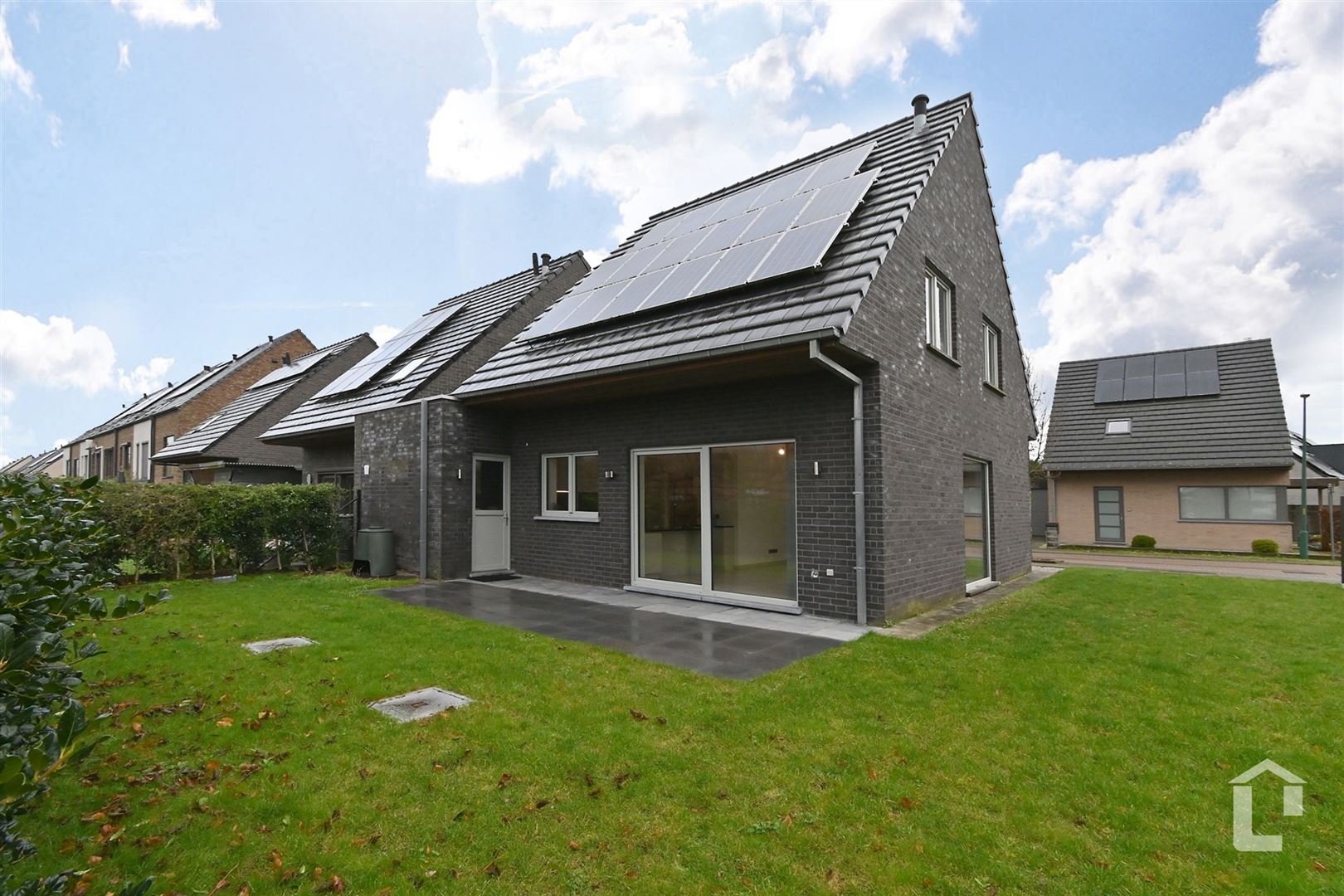 Recente, energiezuinige woning met zonnepanelen en warmtepomp! foto 21