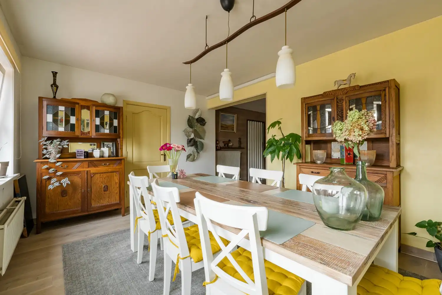 Veelzijdige woning met zorgmogelijkheden, werkruimte en tal van bijgebouwen foto 3