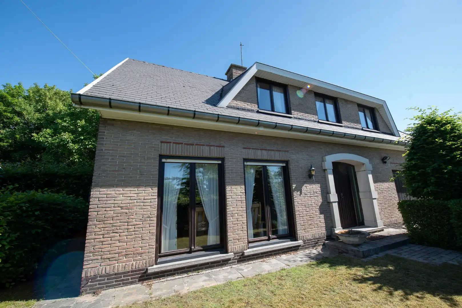 TE KOOP te Waregem: Ruime open bebouwing op 549m² met zeer gunstige ligging (SEV). Opendeur zaterdag 13/6 foto 2