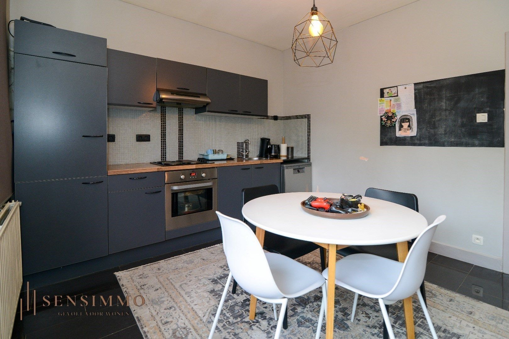 Instapklare duplex met 3 slpk + terras + parking in de levendige Vennestraat! foto 10