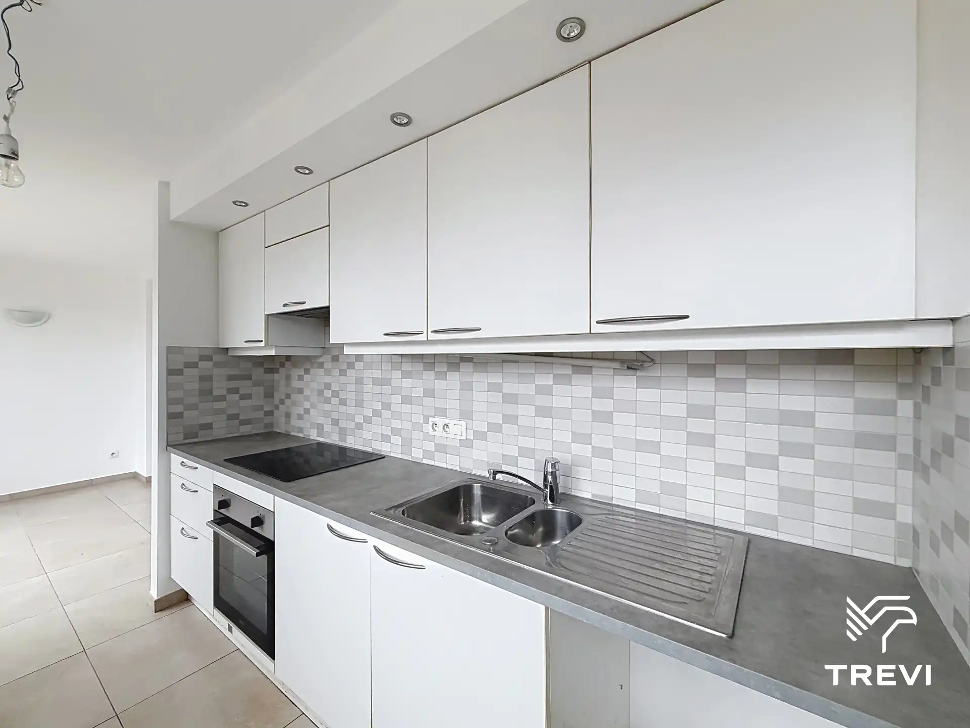 Opgeknapt penthouse met 1 slaapkamer foto 5