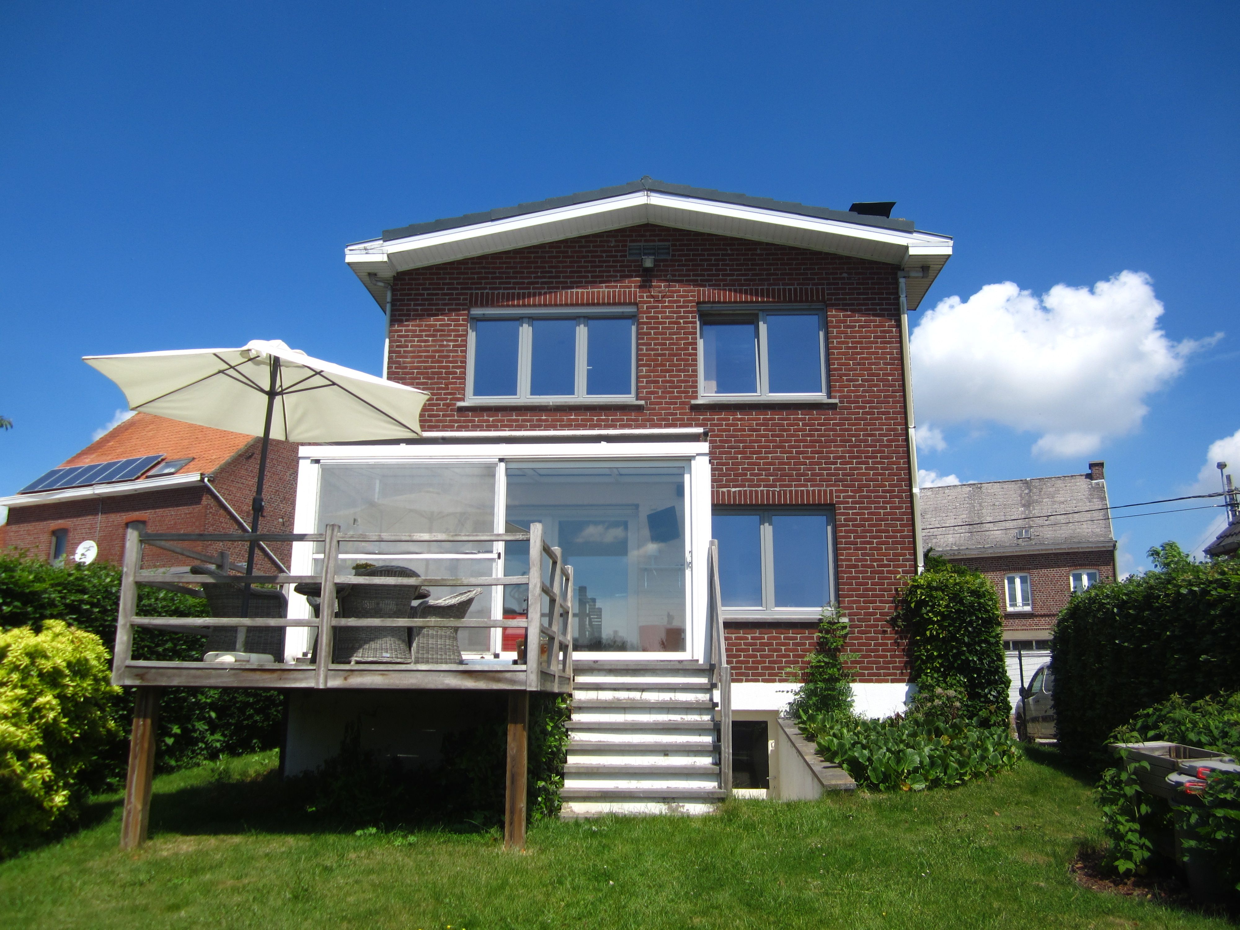 Charmante open bebouwing op 559m² met mooie aangelegde tuin.  foto 2