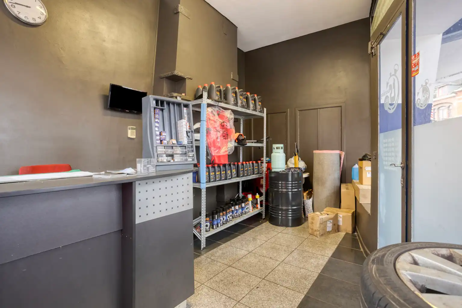 immo DAVID stelt voor: garage met commerciële ruimte foto 5