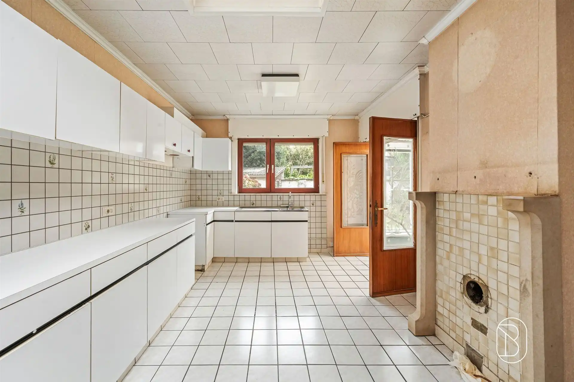 Goedgelegen degelijke woning met extra bouwgrond foto 7