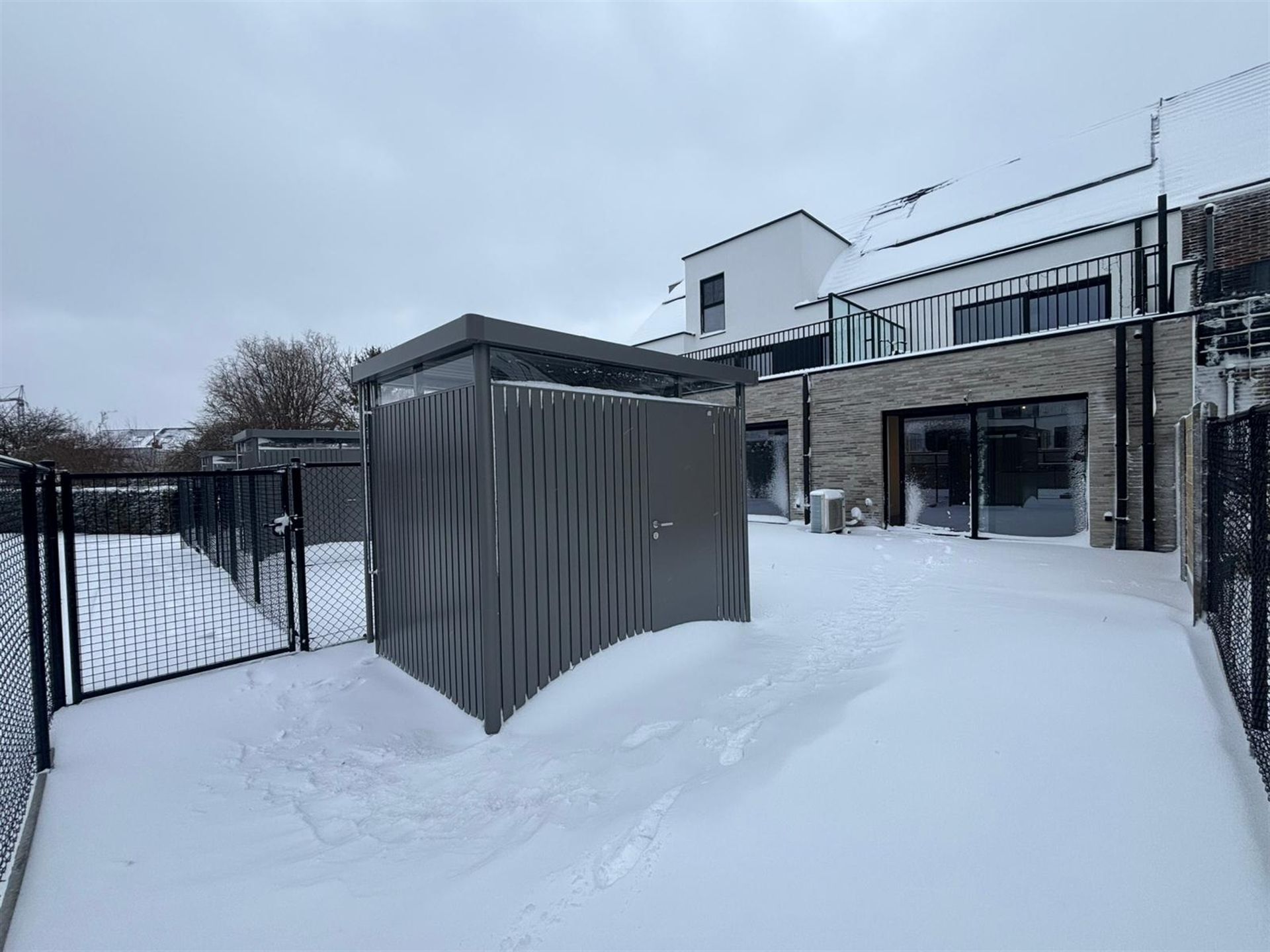 Zeer rustig gelegen, stijlvol nieuwbouwappartement met tuin en terras in Opwijk! foto 2