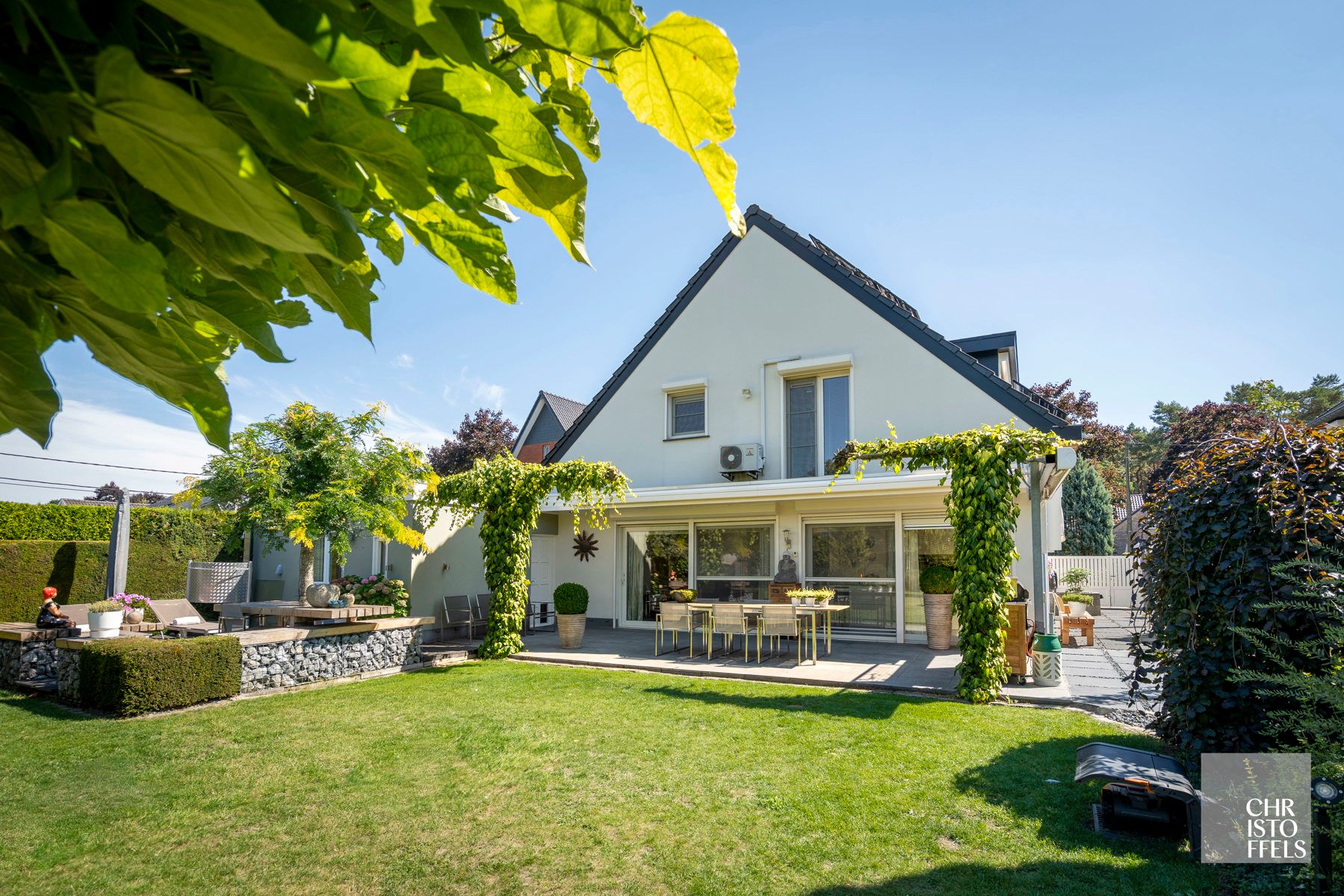 Energiezuinige villa (262m²) in een bosrijke, residentiële omgeving te Zutendaal!  foto 13