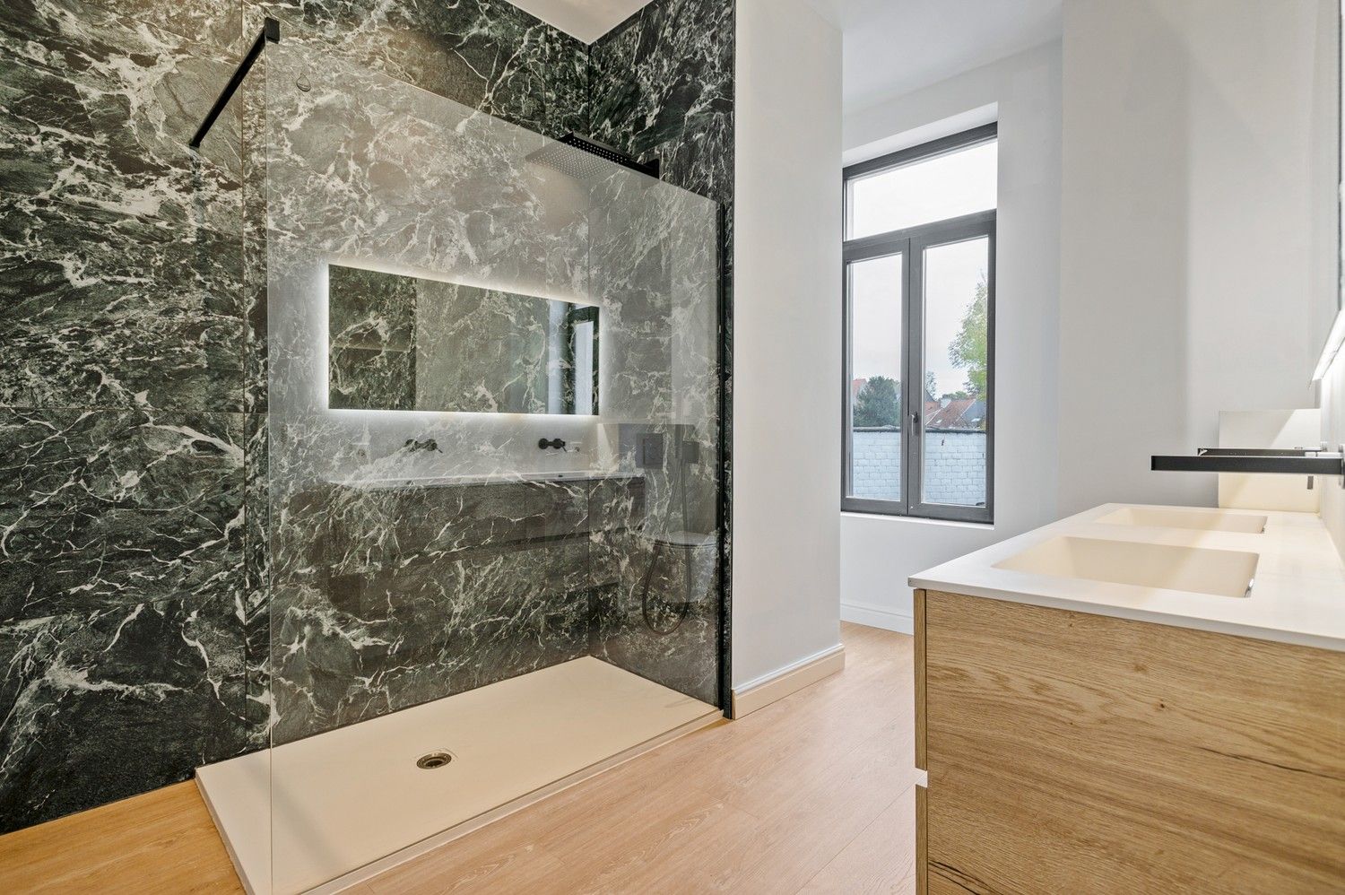 Volledig gerenoveerde woning met 3 slaapkamers op centrale ligging te Lier foto 3