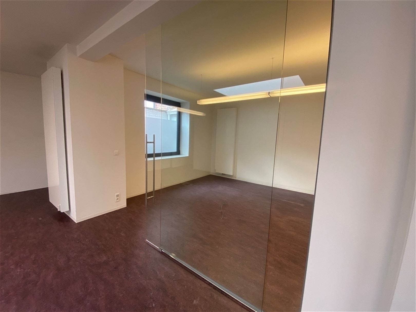 Gerenoveerd kantoor op commerciële zichtlocatie bij Zuidpark foto 7
