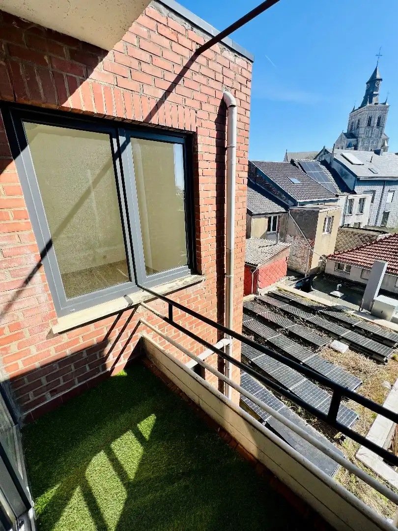 App. met 2 slpks, terras en lateraal zicht op Grote Markt foto 2