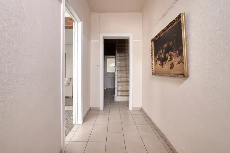 Karaktervolle halfopen woning met tuin en garage in Vinkt foto 3