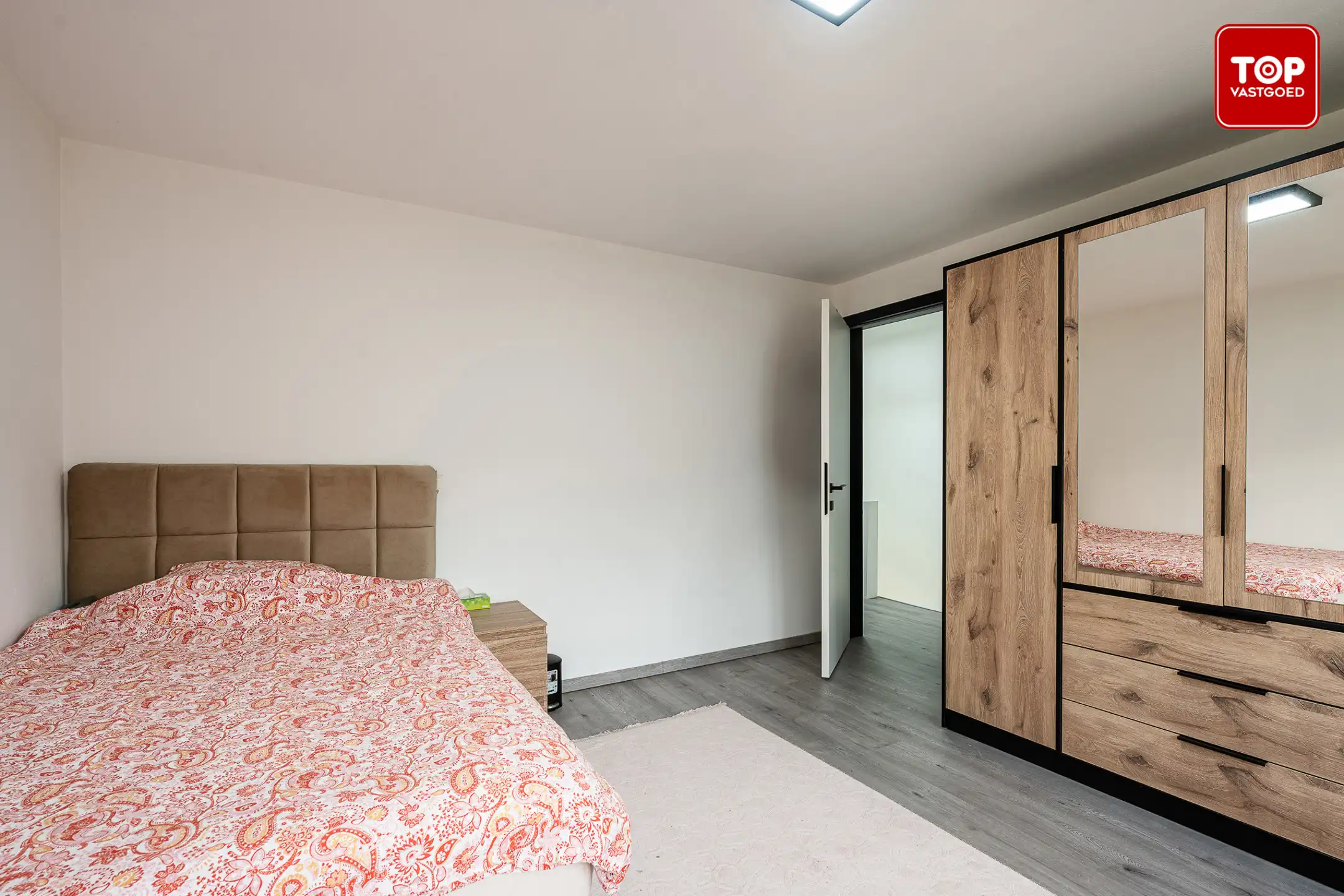 Gerenoveerde open bebouwing met 5 slaapkamers en tuin foto 14