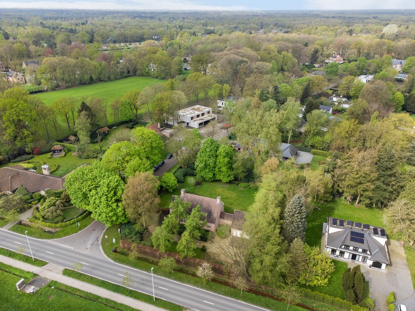 Prachtige tijdloze villa op een aangenaam en zongericht perceel van 2.394 m² te Schilde. foto 47