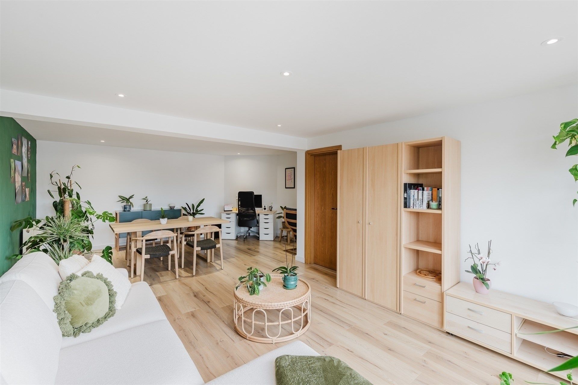 Fijn instap-klaar twee slaapkamer appartement in Wetteren centrum foto 4