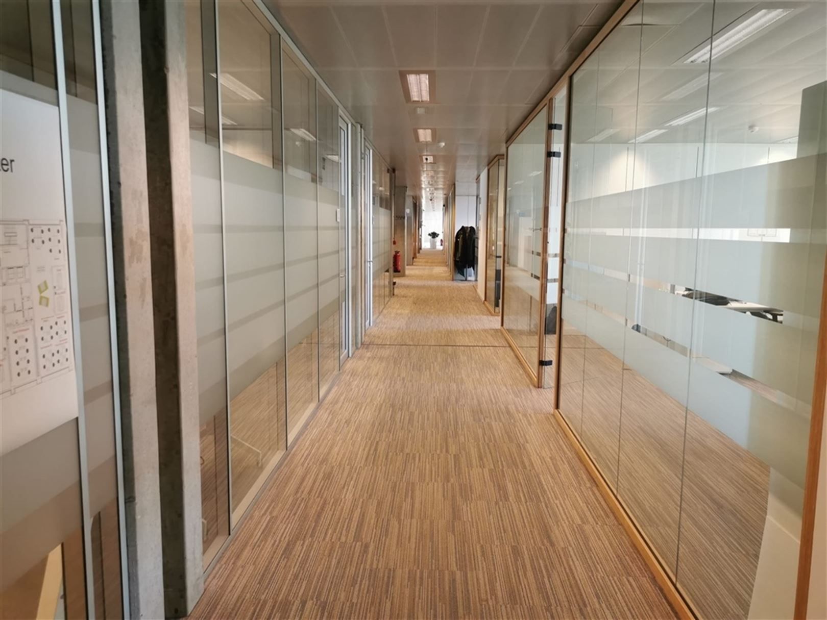 Kantoorcomplex aan de stadsrand van Leuven foto 20