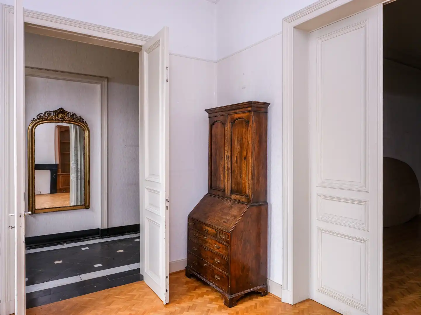 Karaktervolle voormalige pastorie met vier slaapkamers gelegen op een perceel van 1.605 m² foto 10
