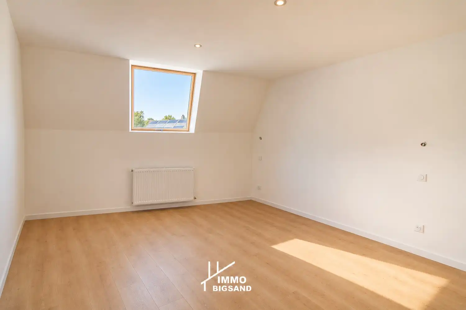 Volledig gerenoveerde woning met 4 slaapkamers, 2 badkamers en ruim bijgebouw foto 15