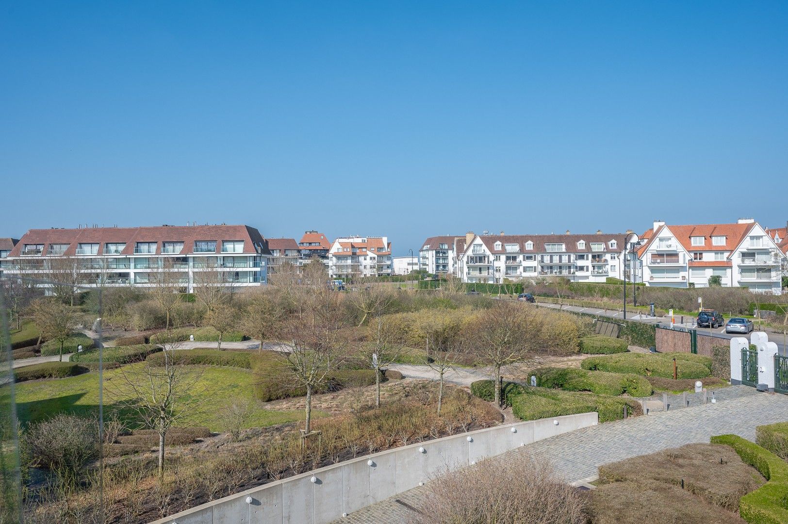 High-end gerenoveerd hoekappartement in het prestigieuze domein Tennis Gardens, vlakbij het strand en de zee. foto 19