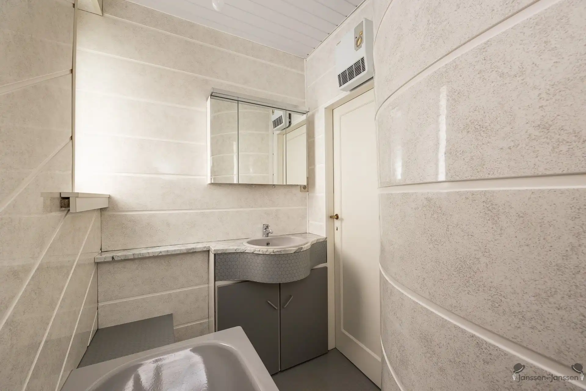 Unieke kans in het hart van Brasschaat karaktervolle villa met dubbele woningstructuur op prachtig perceel van 2.080 m² foto 13