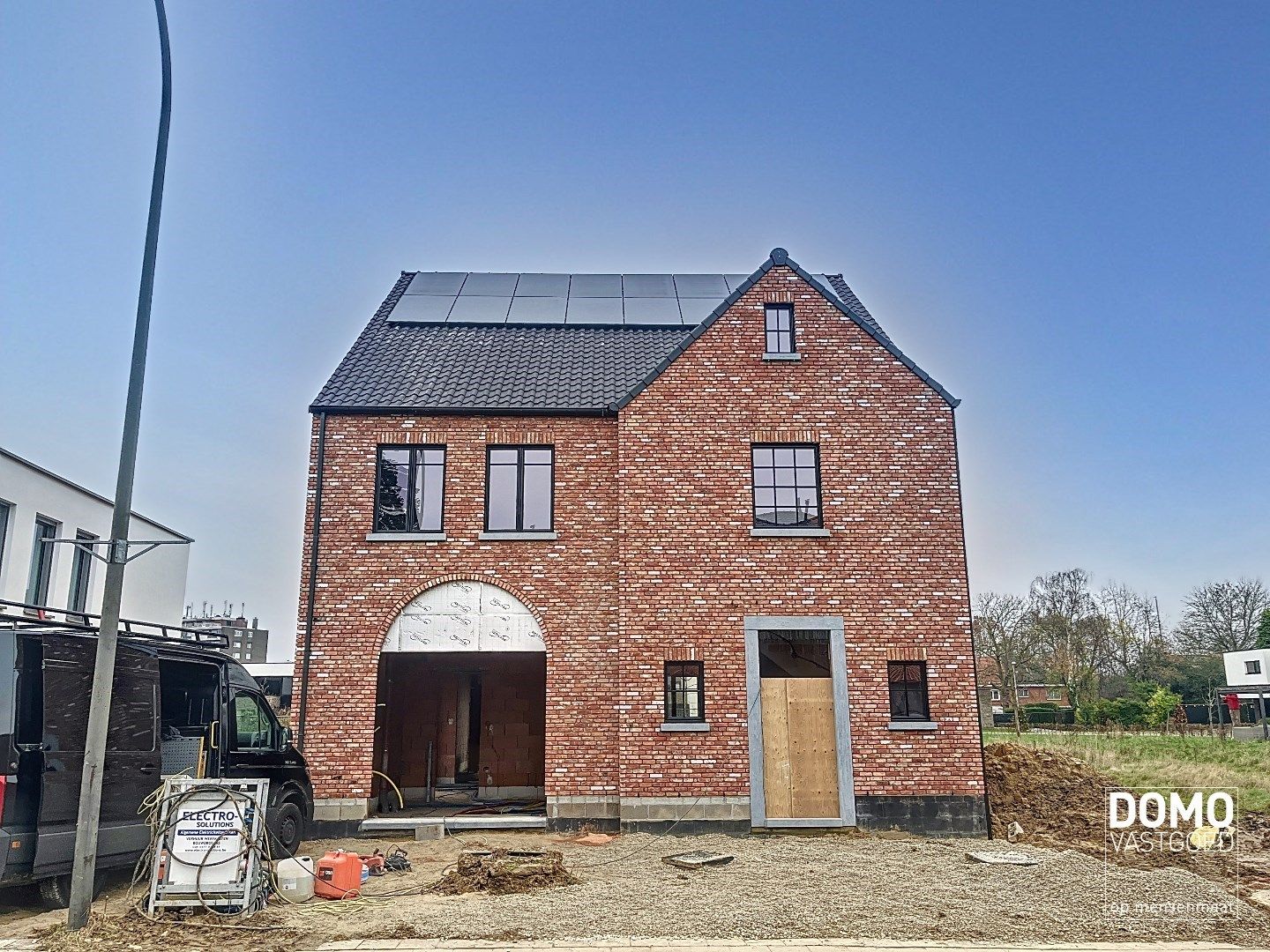 Prachtige verder af te werken pastoriewoning met 5 slaapkamers, 3 badkamers, inpandige garage en tuin te Hasselt. foto 27