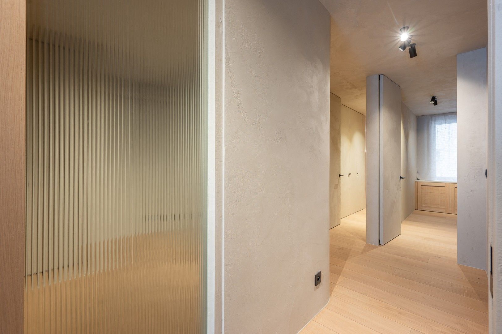 Gerenoveerd appartement met 3 slaapkamers, gelegen nabij de Zeedijk en het Driehoeksplein. foto 16