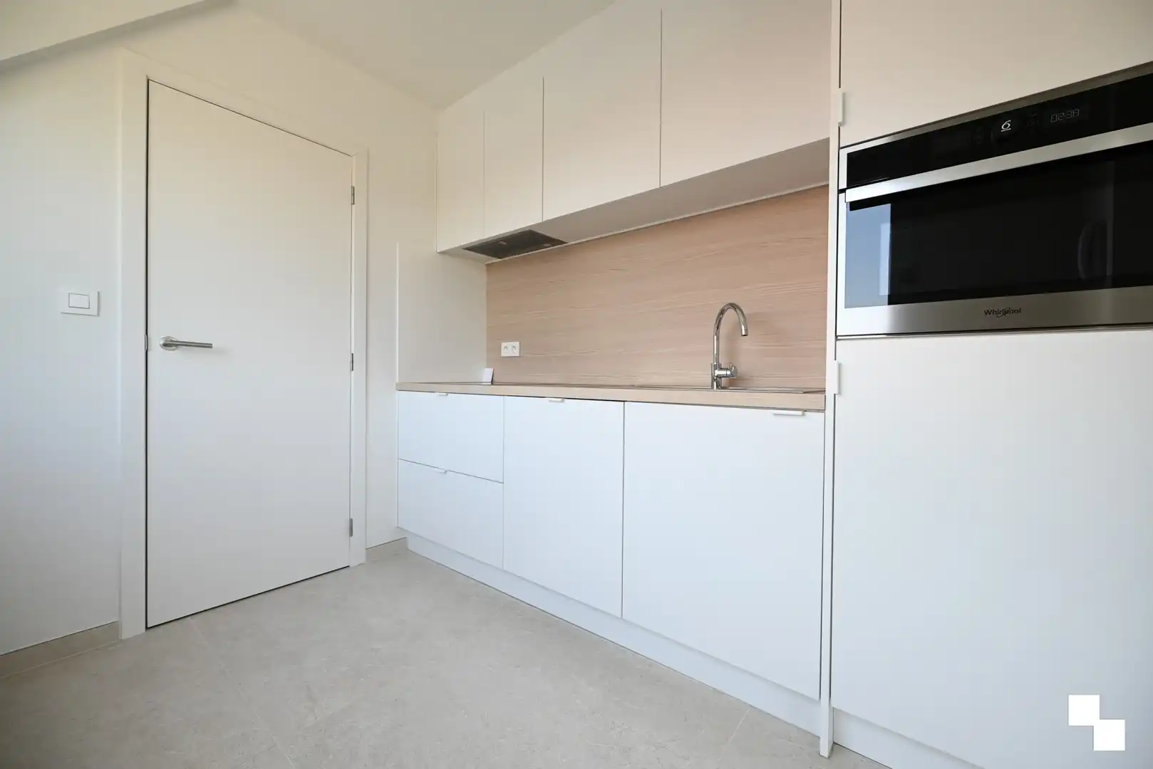 Stijlvol en energiezuinig gerenoveerd duplexappartement in kleinschalige residentie te Emelgem, Izegem foto 10