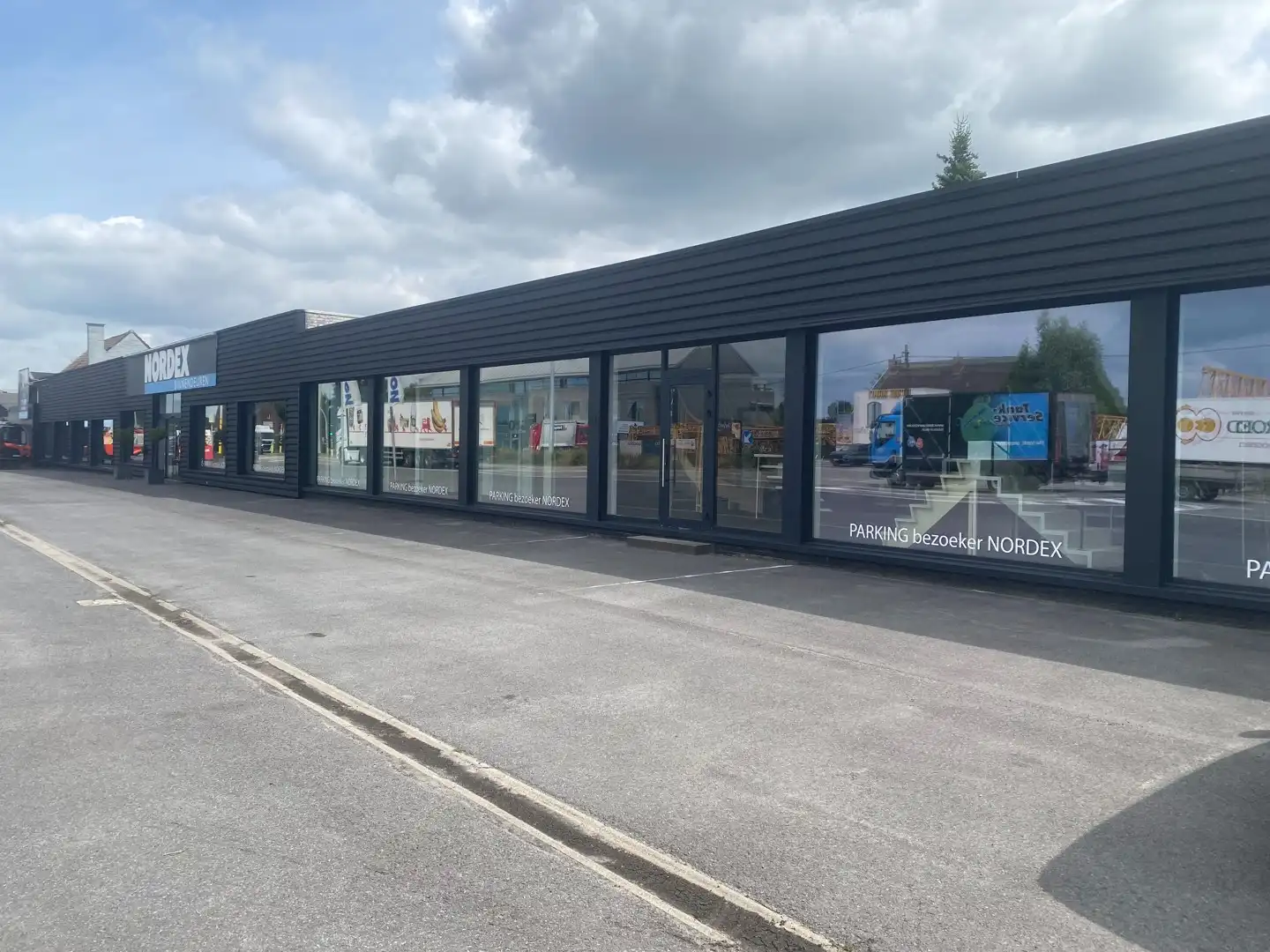 Retailopportuniteit met parkeergelegenheid op toplocatie in Aalter foto 2