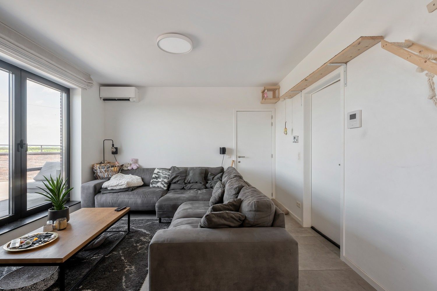 Exclusieve penthouse met panoramisch terras en uitzicht op het Albertkanaal. foto 7