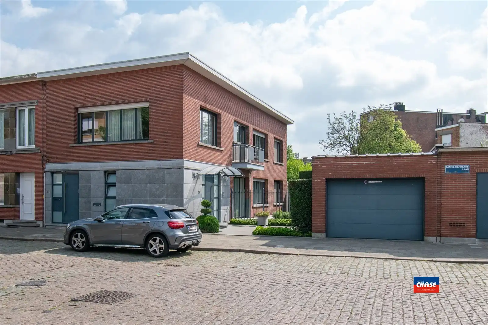 Hoofdfoto van de publicatie: Woonhuis | twee appten + tuin + P 