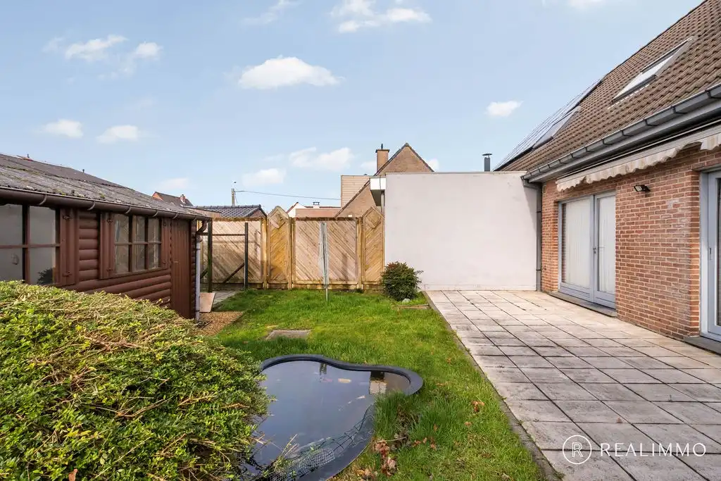 Ruime op te frissen, halfopen bebouwing te Zwevegem foto 13