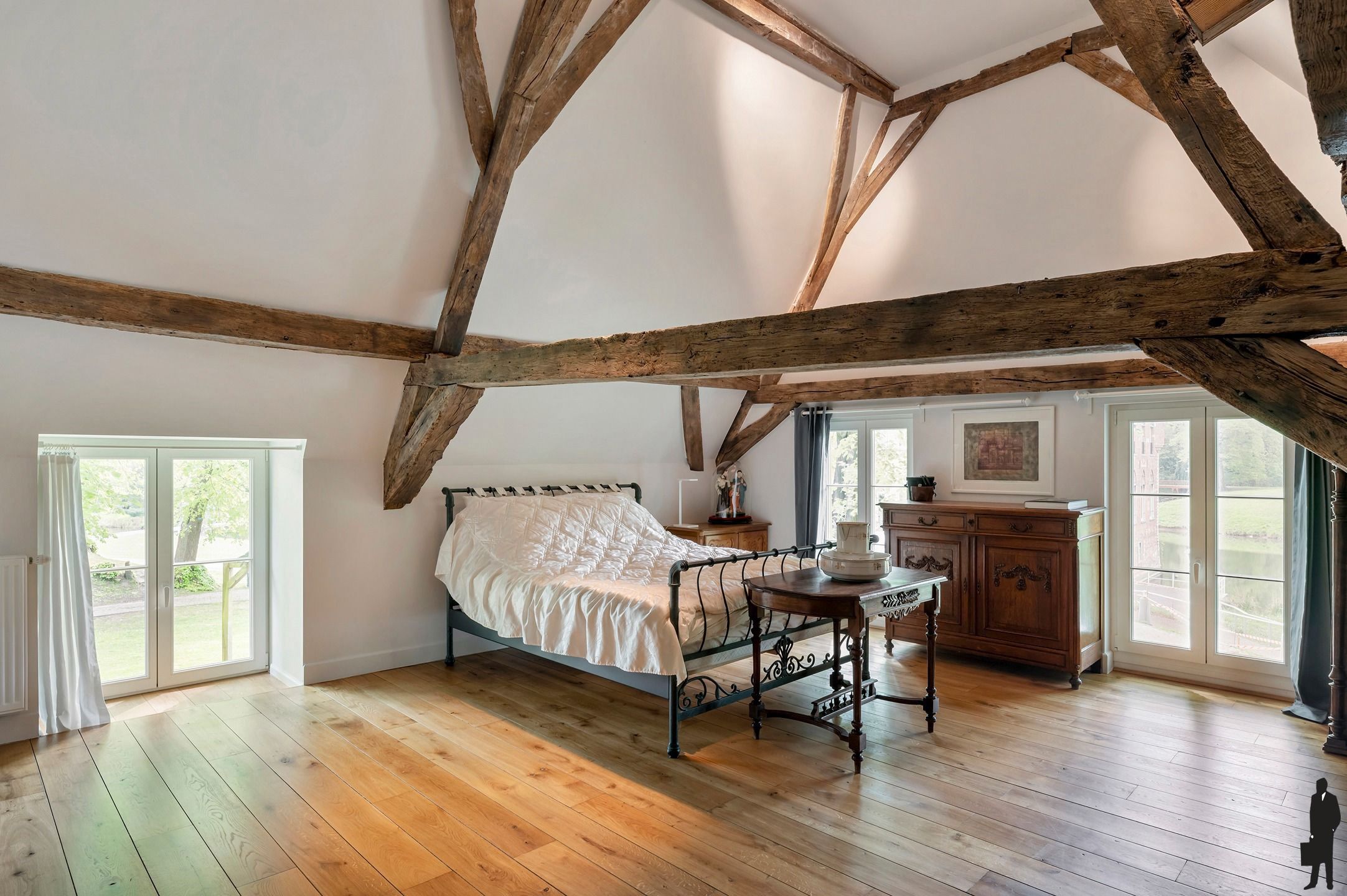 Uitzonderlijk kasteelhoeve in het park van Kasteel Wissekerke. foto 50