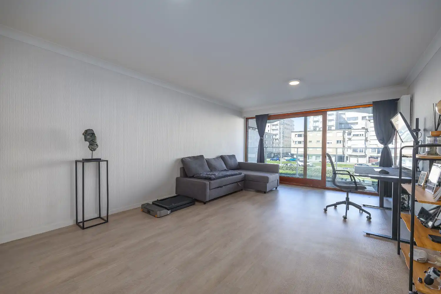 Studio met ruim terras op steenworp van strand foto {{pictureIndex}}
