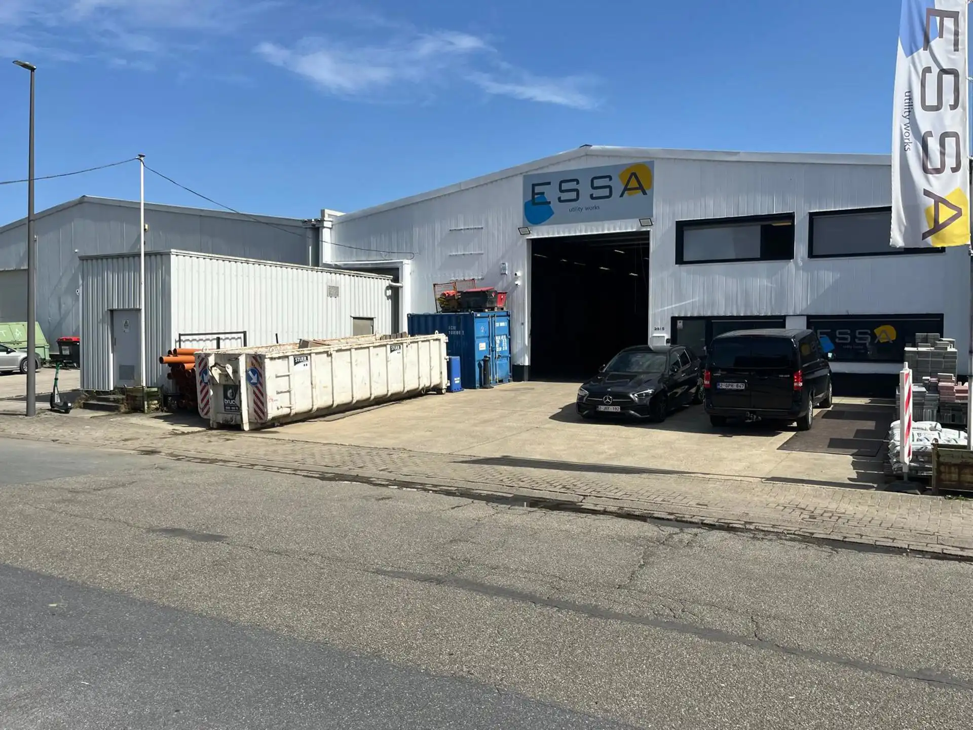 Merksem-haven: magazijn met kantoren en ruime oprit foto 2