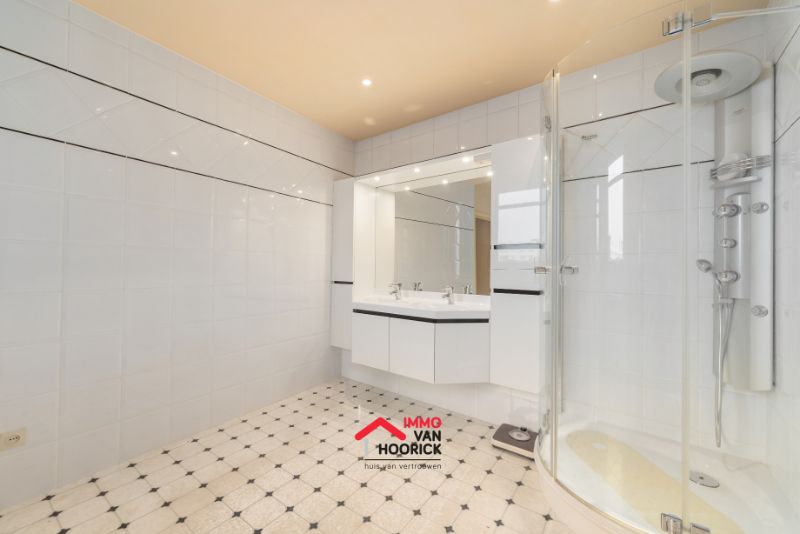 Woning met 4 slpkmrs en tuin foto 11